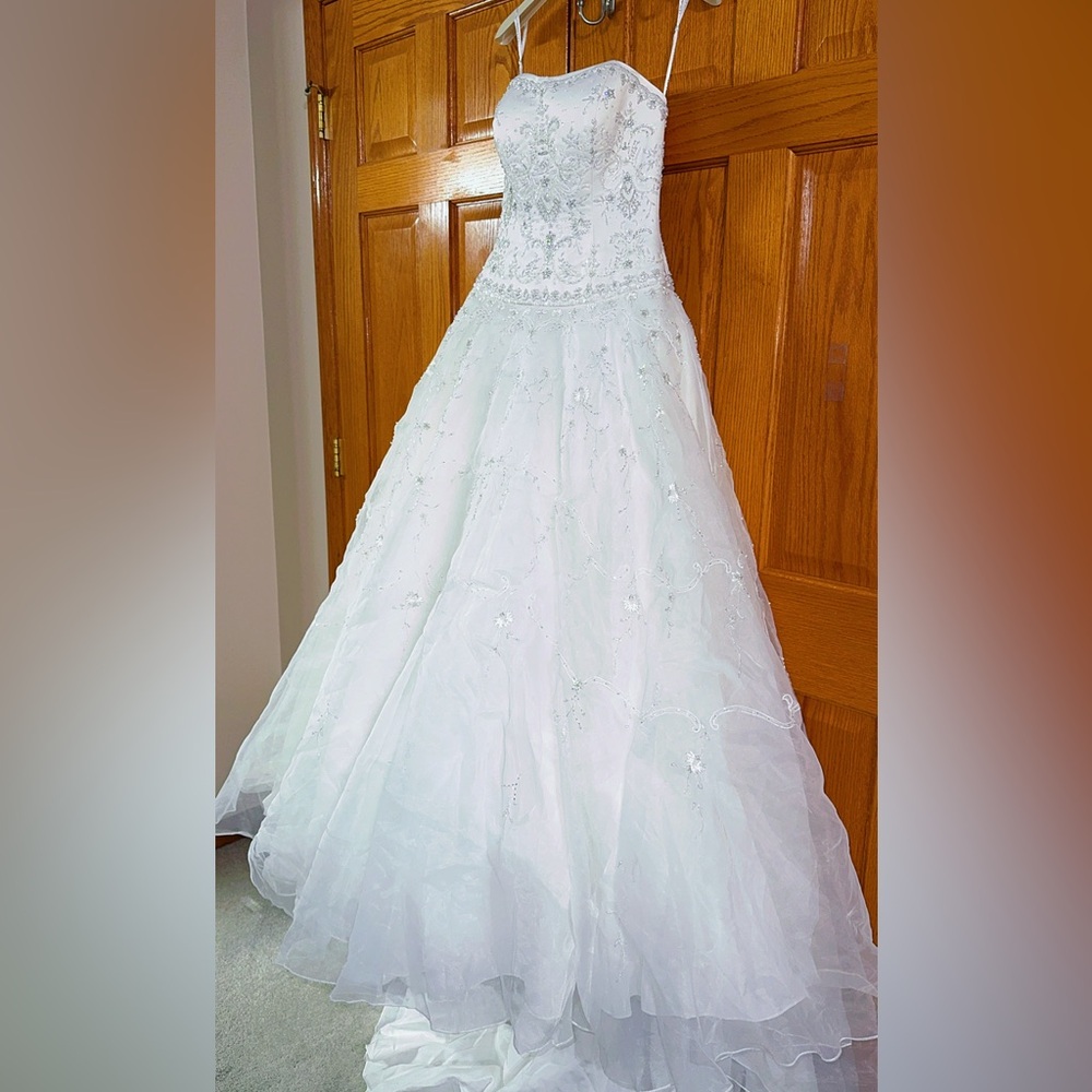 Bride Wedding Dress Size 4 Oleg Cassini Strapless Beaded Lace David’s Bridal